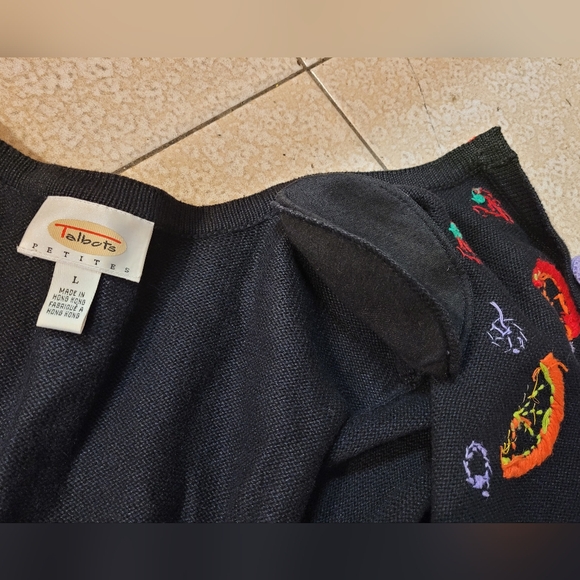 *Rare* Vintage Cardigan Sweater Black Multicolor Fruit Print Crocheted Buttons - Picture 8 of 10